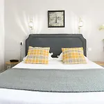 A L'hôtel Des Roys
