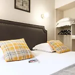 A L'hôtel Des Roys Hotel Versailles