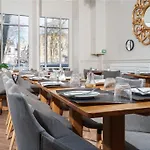 A L'hôtel Des Roys Hotel 3*