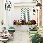 A L'hôtel Des Roys Hotel Versailles