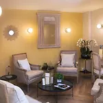 A L'hôtel Des Roys 3*