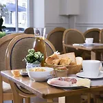 Hotel A L'hôtel Des Roys 3*