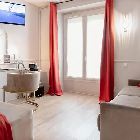 A L'hotel Des Roys 3* Versailles