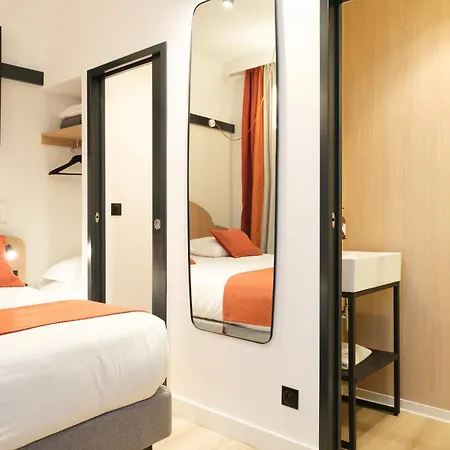 A L'hotel Des Roys 3*