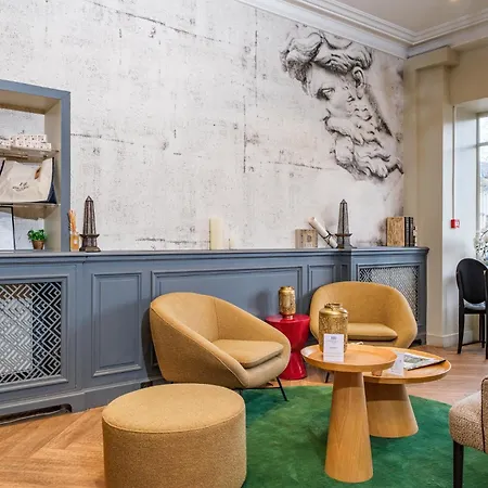 A L'hotel Des Roys Versailles