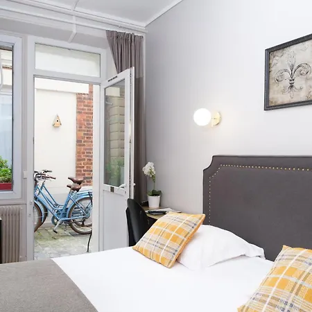 Hotel A L'hotel Des Roys 3*