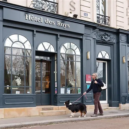 A L'hotel Des Roys 3*