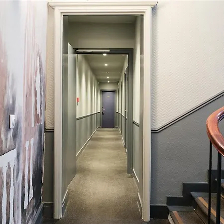A L'hotel Des Roys 3* Versalles
