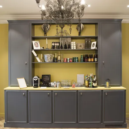 A L'hôtel Des Roys 3*