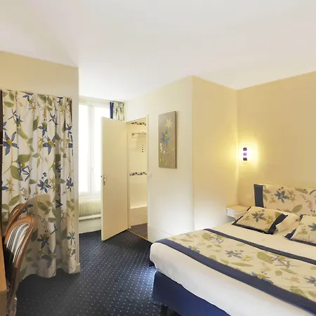 A L'hôtel Des Roys 3* Versailles