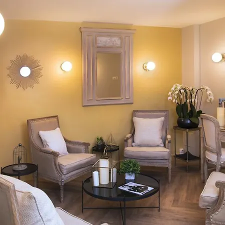 A L'hôtel Des Roys 3*