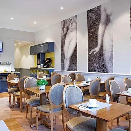 A L'hotel Des Roys 3*