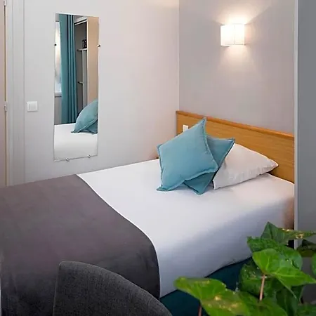 A L'hotel Des Roys 3* Βερσαλλίες