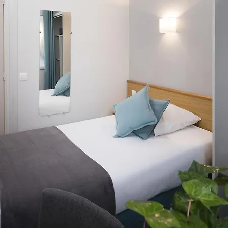 A L'hotel Des Roys Hotell