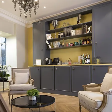 A L'hôtel Des Roys 3* Versailles