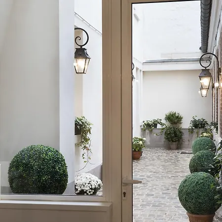A L'hôtel Des Roys Hotel 3*