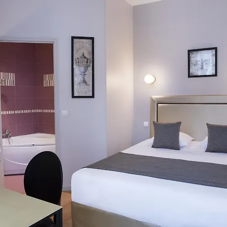 A L'hôtel Des Roys Hotel 3*