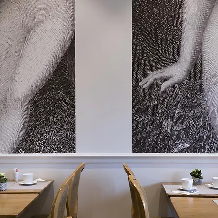 A L'hôtel Des Roys 3*