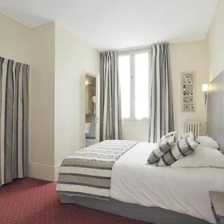 A L'hôtel Des Roys Hotel 3*
