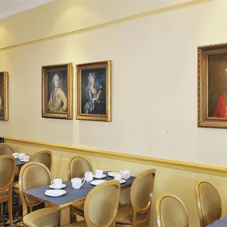 A L'hôtel Des Roys