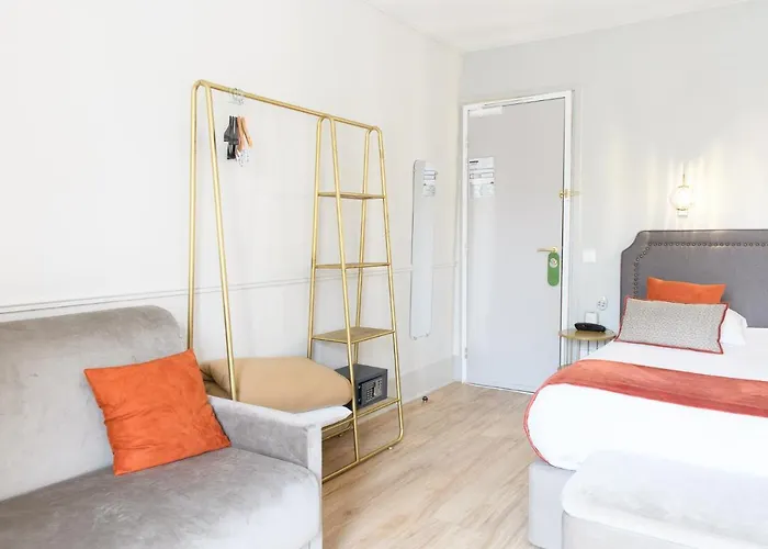 A L'hotel Des Roys Версаль