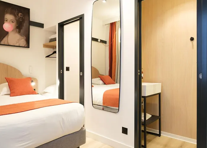 A L'hotel Des Roys 3*