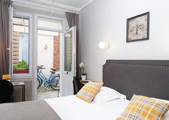 Отель A L'hotel Des Roys 3*