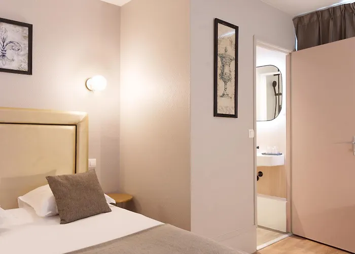 A L'hotel Des Roys 3* Versailles
