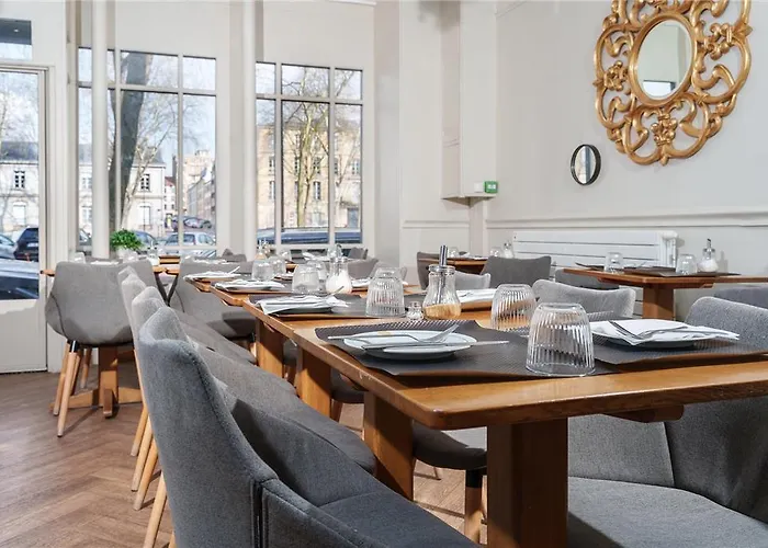 A L'hotel Des Roys Отель 3*