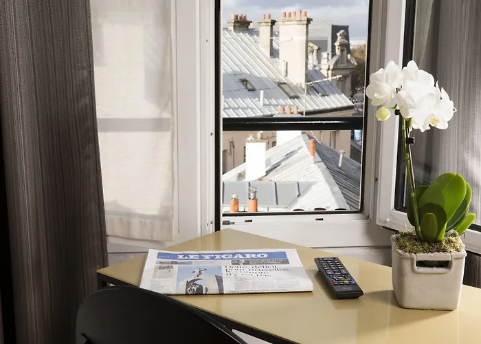 A L'hotel Des Roys Отель 3*