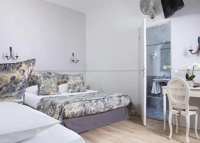 Отель A L'hotel Des Roys