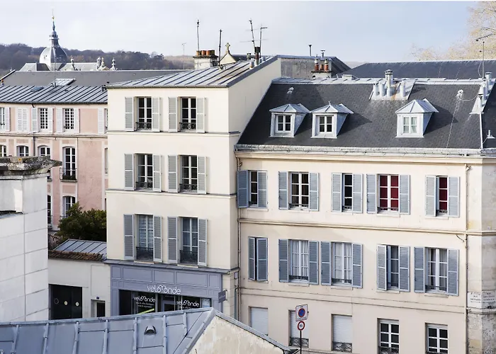 Отель A L'hotel Des Roys