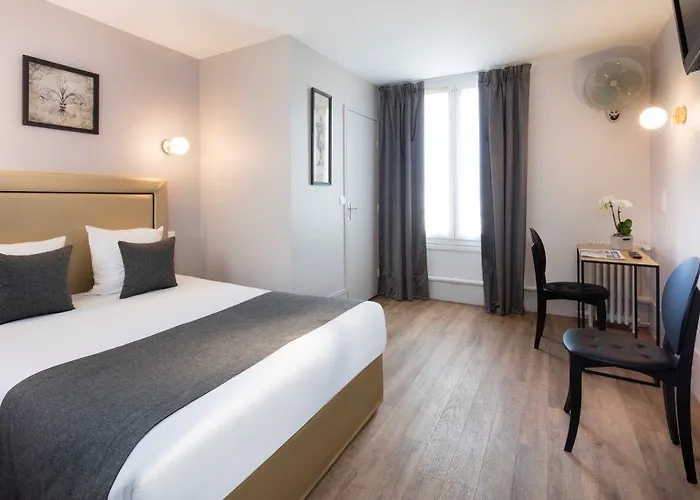 Отель A L'hotel Des Roys 3*