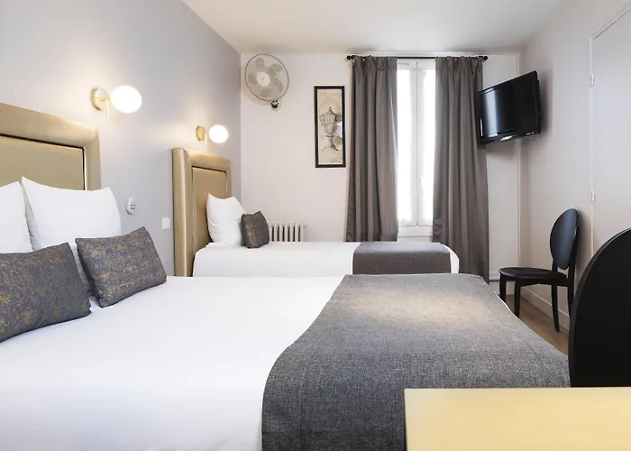 Отель A L'hotel Des Roys