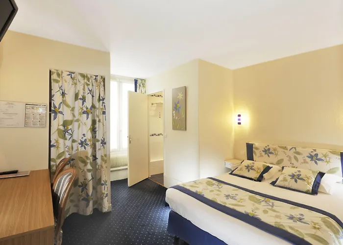 A L'hotel Des Roys 3* Versailles