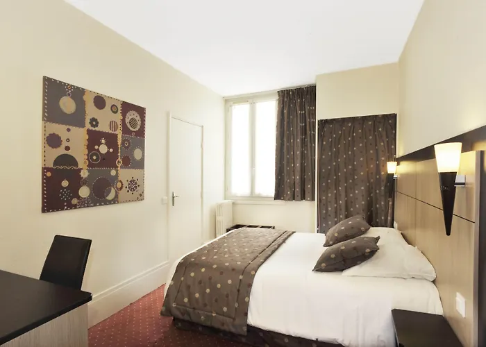 Отель A L'hotel Des Roys 3*