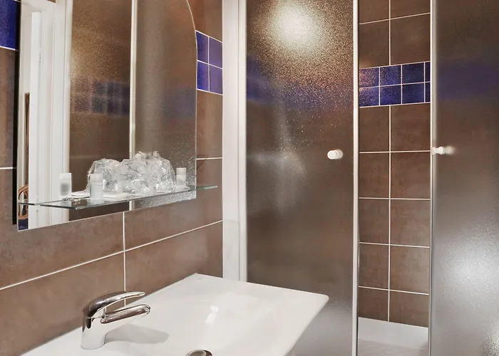 A L'hotel Des Roys Версаль