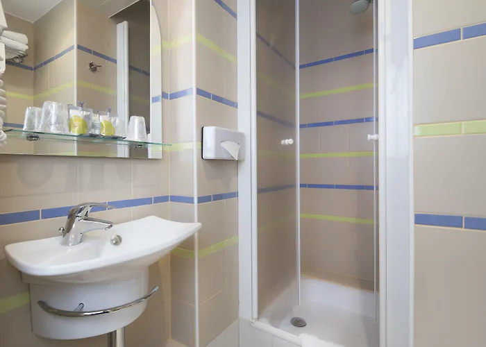 Отель A L'hotel Des Roys