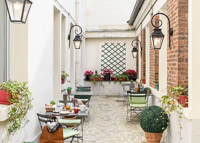 A L'hotel Des Roys 3* Версаль