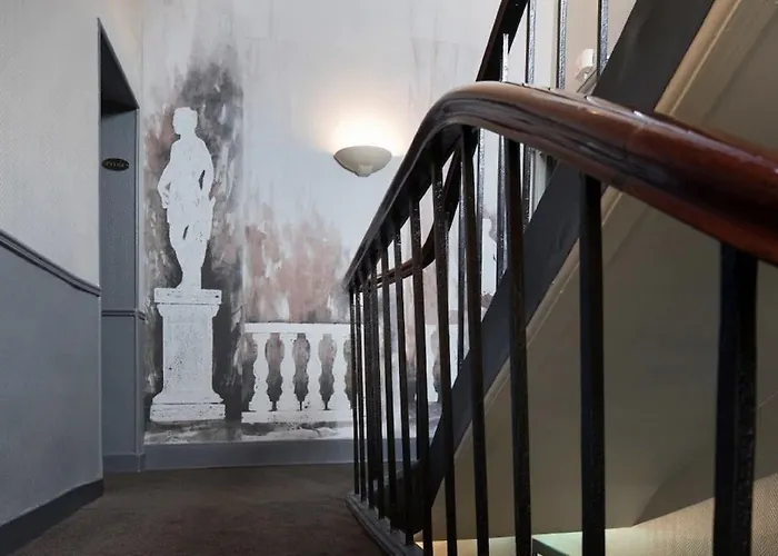 A L'hotel Des Roys Versailles