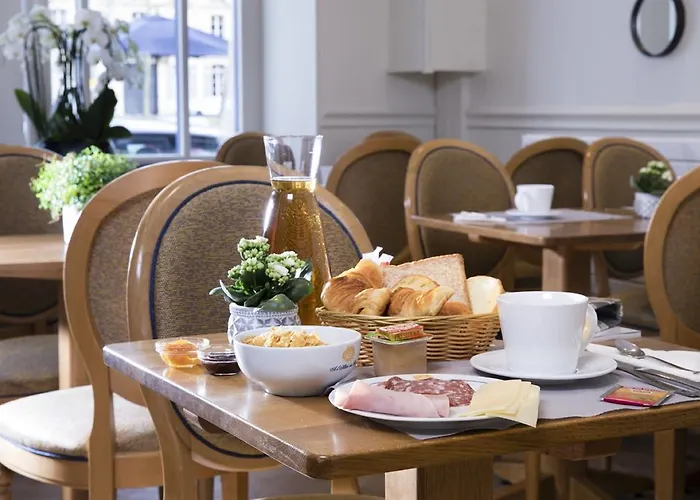 Hotel A L'hotel Des Roys 3*