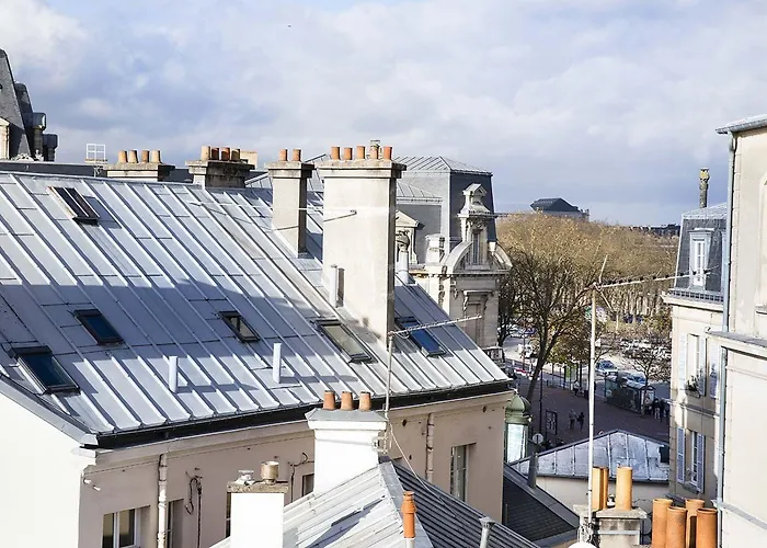 A L'hotel Des Roys 3*