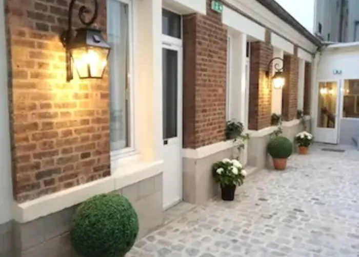 A L'hotel Des Roys 3* Версаль