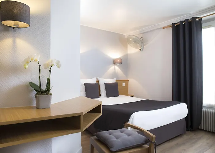 A L'hotel Des Roys Versailles