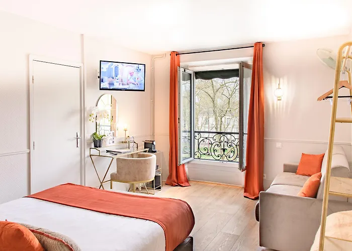 A L'hotel Des Roys 3* Версаль