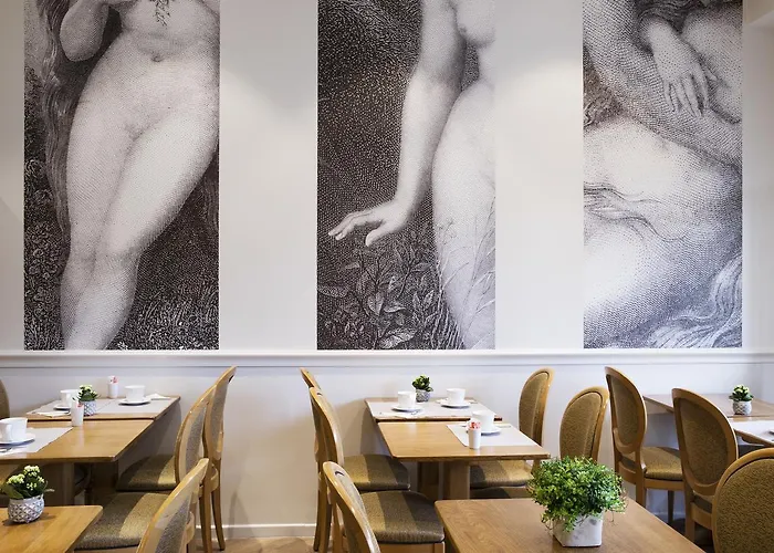 Отель A L'hotel Des Roys 3*