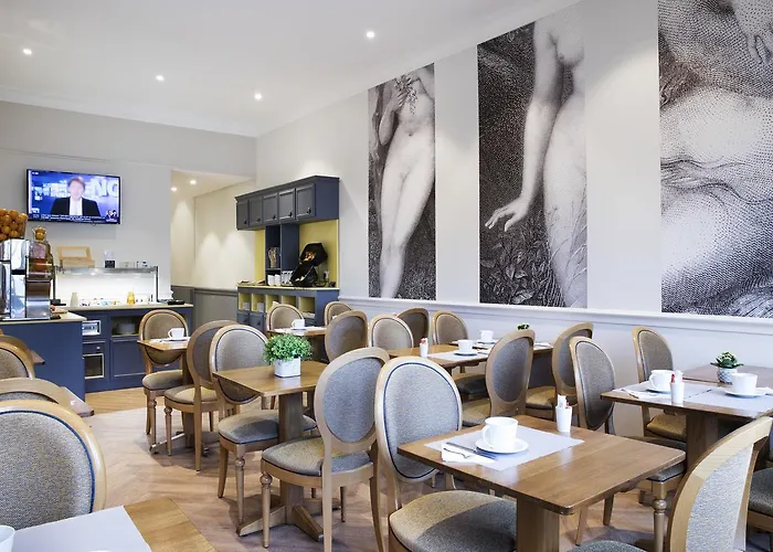 A L'hotel Des Roys 3* Версаль